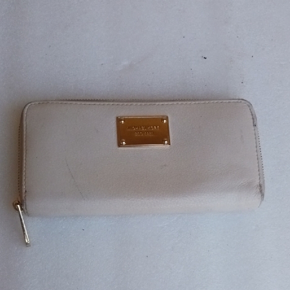 Michael Kors Cream Zip-Around Wallet - Picture 1 of 6